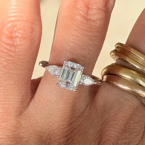 New Certified S925 Sterling silver Emerald Cut Moissanite VVS1 D2.0ct Ring 7